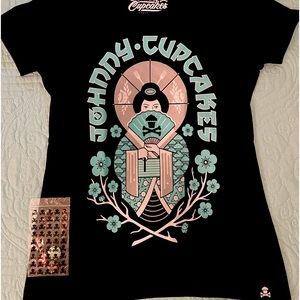 Johnny Cupcakes New Never Worn Womens Medium T-Shirt with 3 JC pins